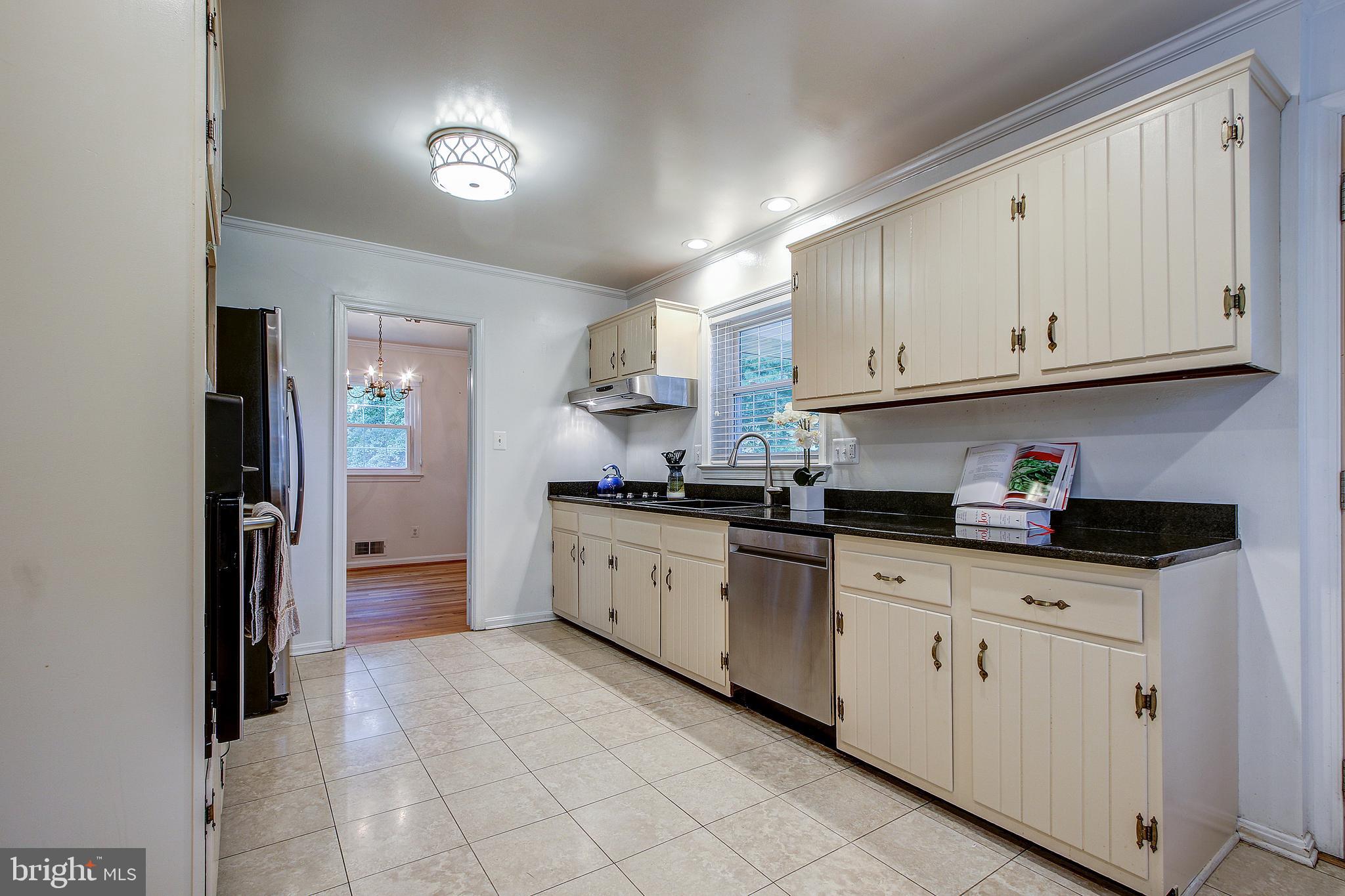 1591 Kimblewick Road Potomac, MD 20854 - Photo 15 of 39