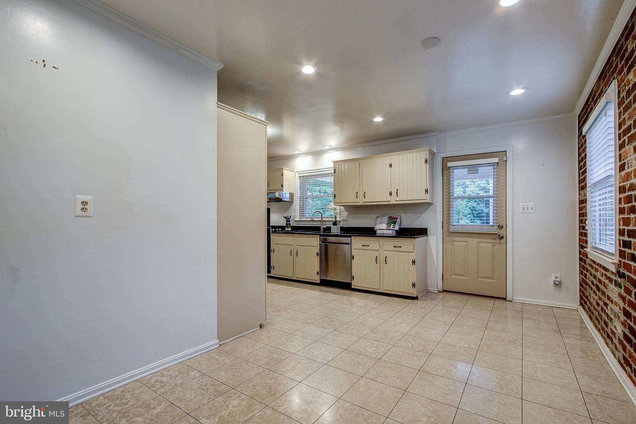 1591 Kimblewick Road Potomac, MD 20854 - Photo 18 of 39