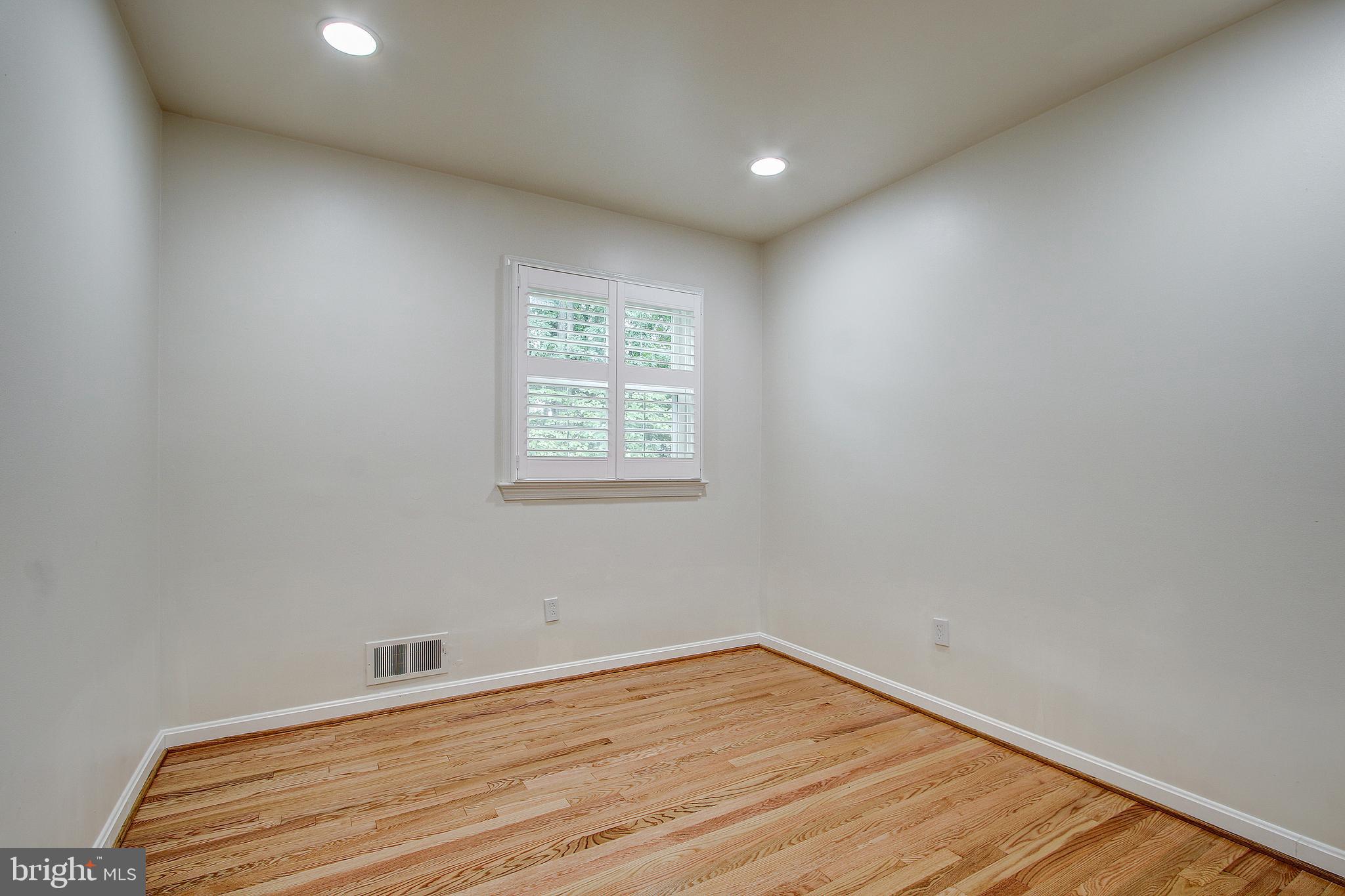 1591 Kimblewick Road Potomac, MD 20854 - Photo 27 of 39