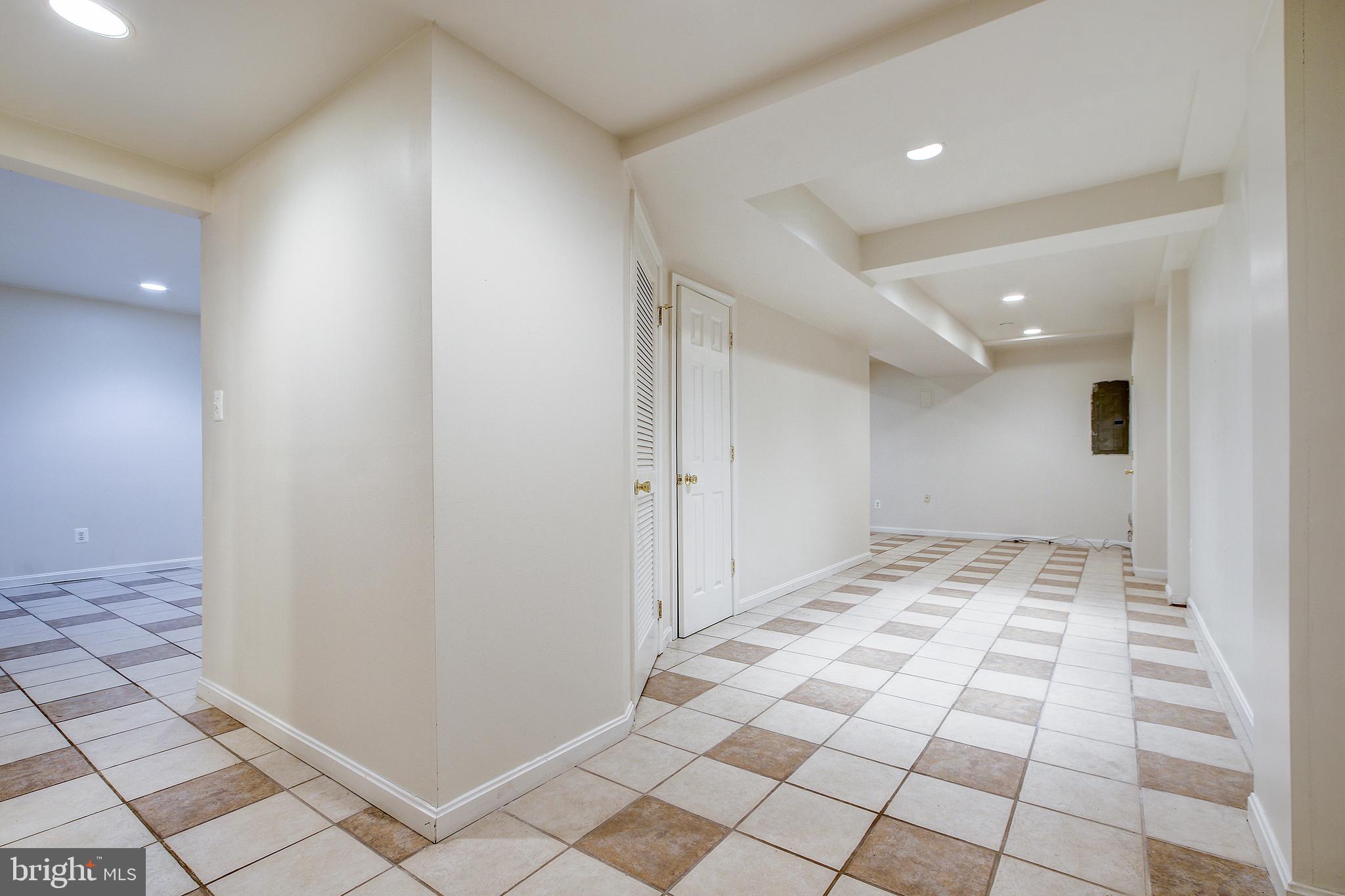 1591 Kimblewick Road Potomac, MD 20854 - Photo 31 of 39