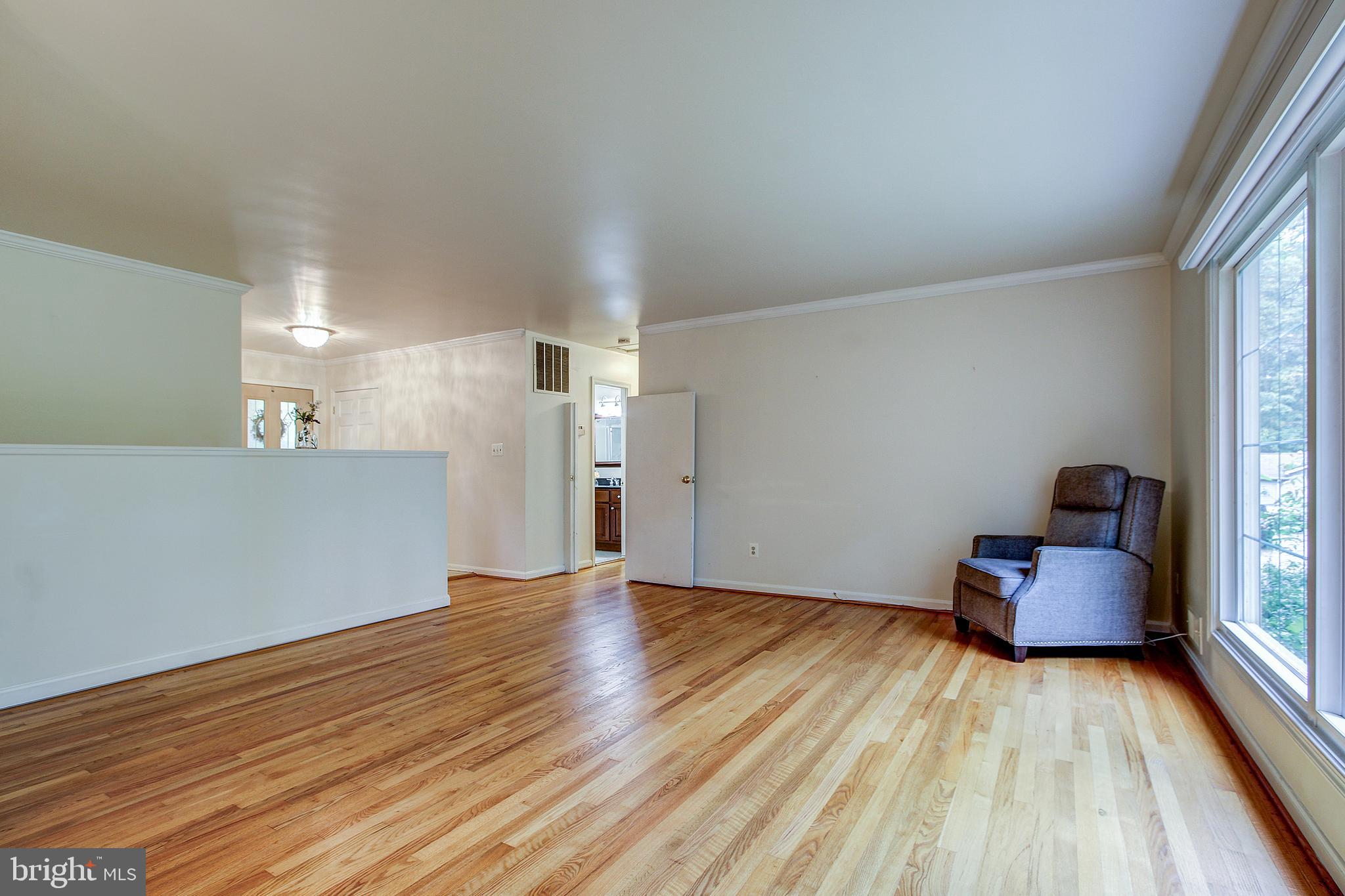 1591 Kimblewick Road Potomac, MD 20854 - Photo 8 of 39