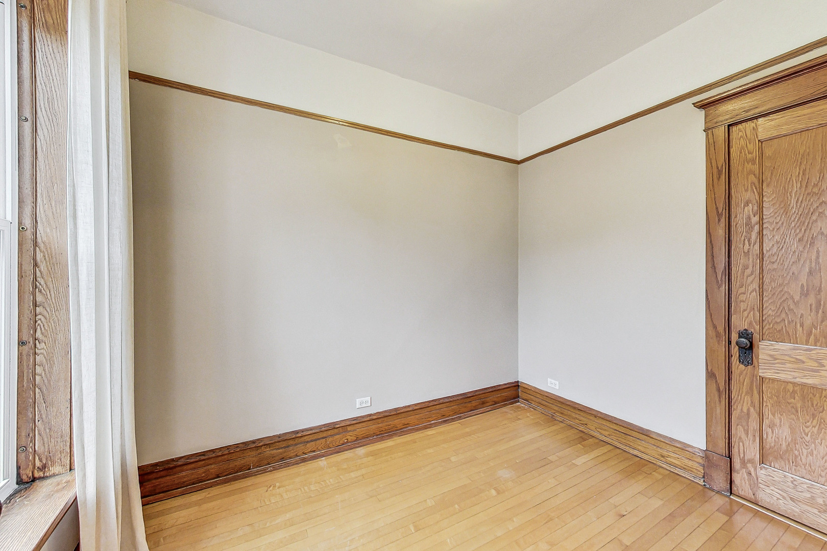 1312 West Nelson Street, Unit 3 Chicago, IL 60657 - Photo 11 of 15 a view of an empty room
