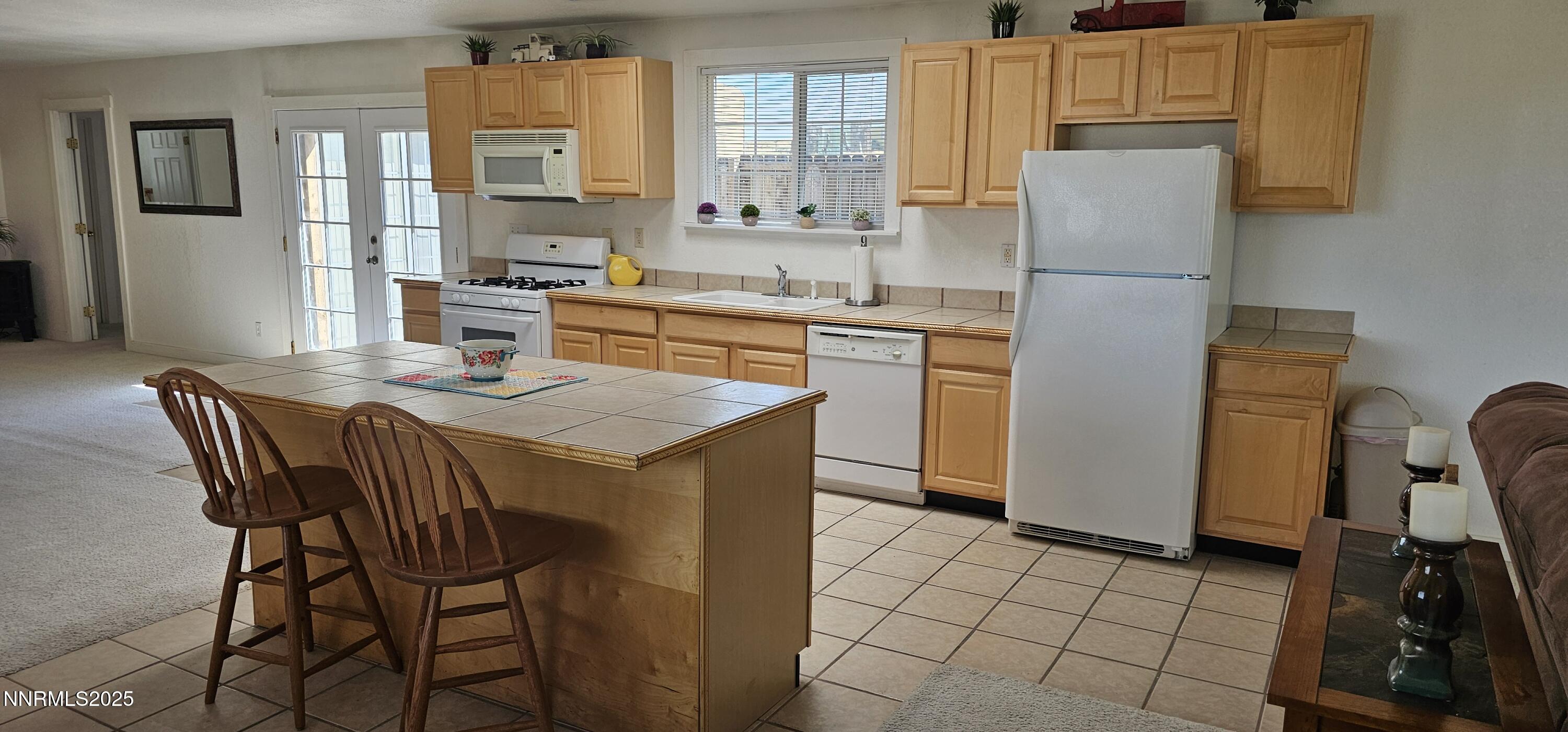 155 James Court Kingston, NV 89310 - Photo 24 of 47 Breakfast Bar