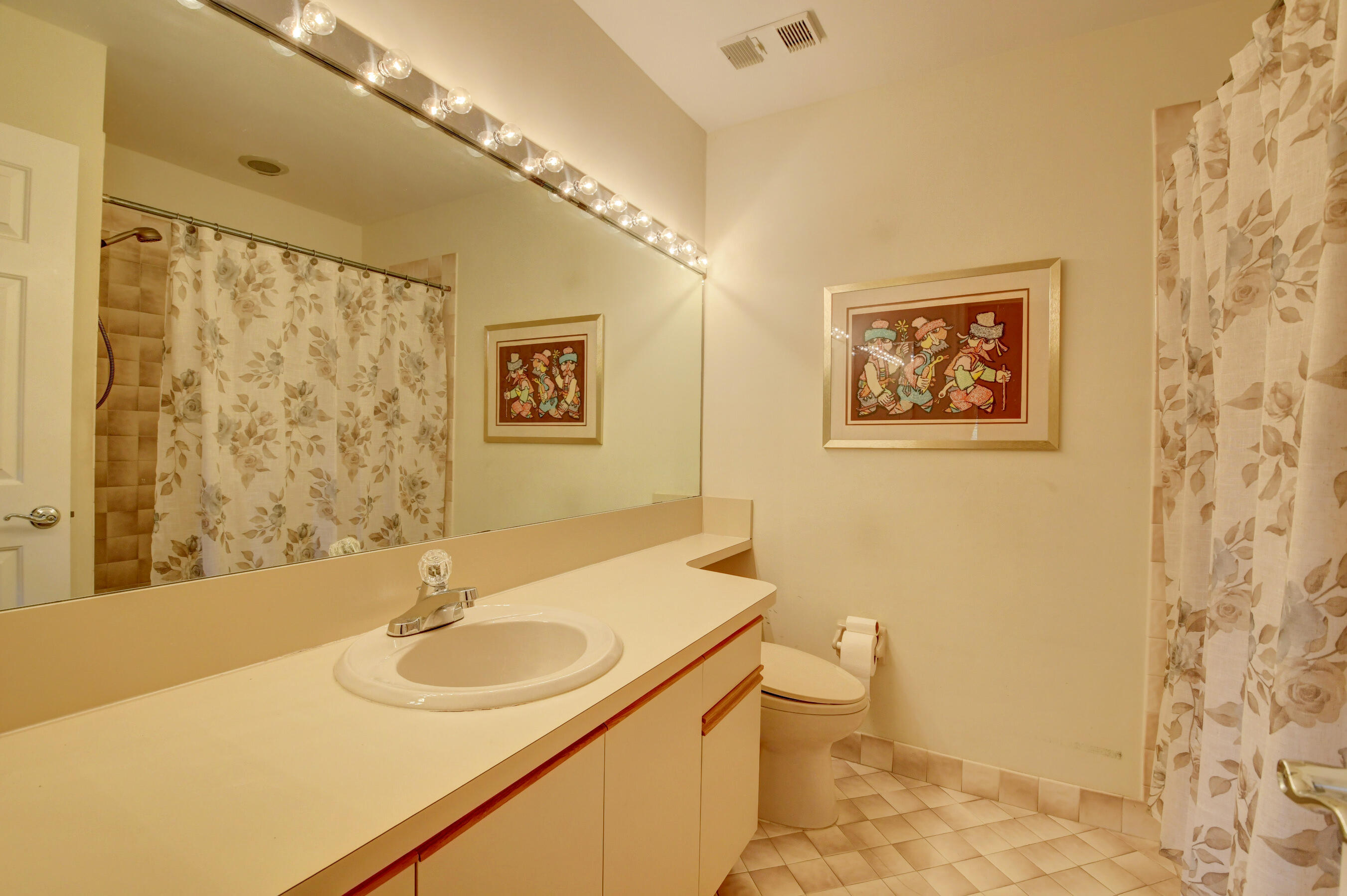 22706 Meridiana Drive Boca Raton, FL 33433 - Photo 36 of 40 2nd bath