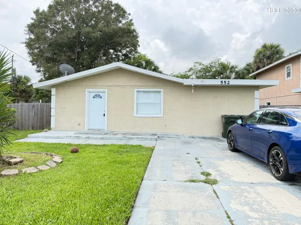 $1,800 | 552 South Caroline Street, Daytona Beach, FL 32114