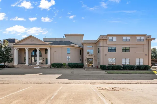 $199,900 | 603 West 6th Avenue, Unit 203, Corsicana, TX 75110