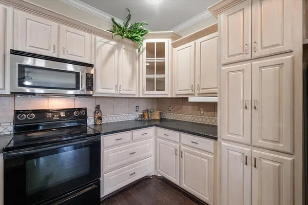 $199,900 | 603 West 6th Avenue, Unit 203, Corsicana, TX 75110