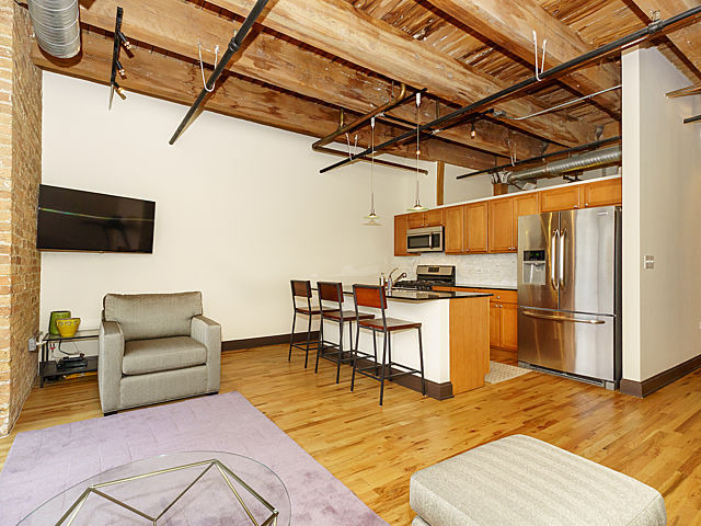 106 North Aberdeen Street, Unit 4B Chicago, IL 60607 - Photo 3 of 17 a living room with furniture and kitchen view