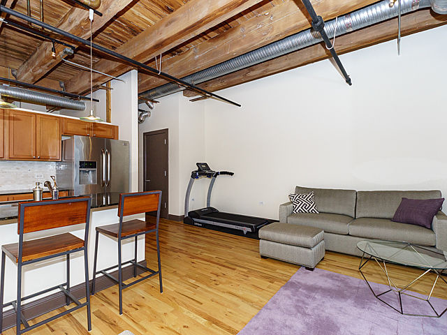 106 North Aberdeen Street, Unit 4B Chicago, IL 60607 - Photo 7 of 17 a living room with furniture and a table