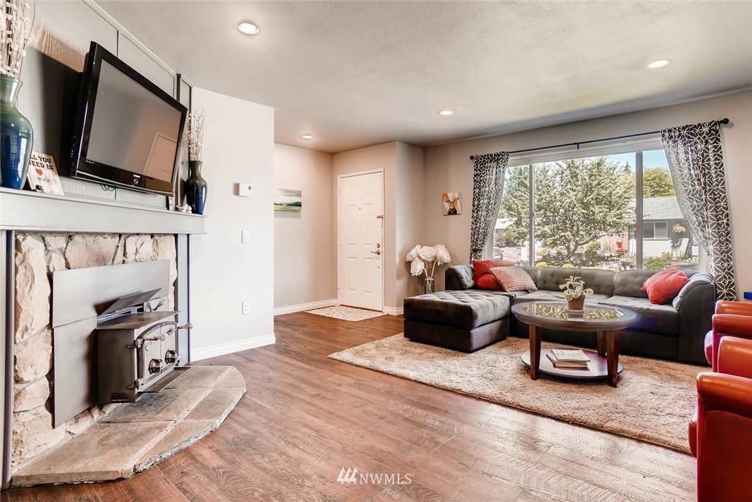 4015 Northeast 6th Court Renton, WA 98056 - Photo 3 of 16 Gallery Image 3