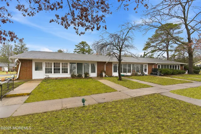 $169,900 | 318 D Coventry Court, Lakewood, NJ 08701