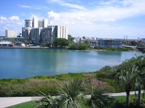 $2,300 | 7871 Sailboat Key Boulevard South, Unit 305, South Pasadena, FL 33707