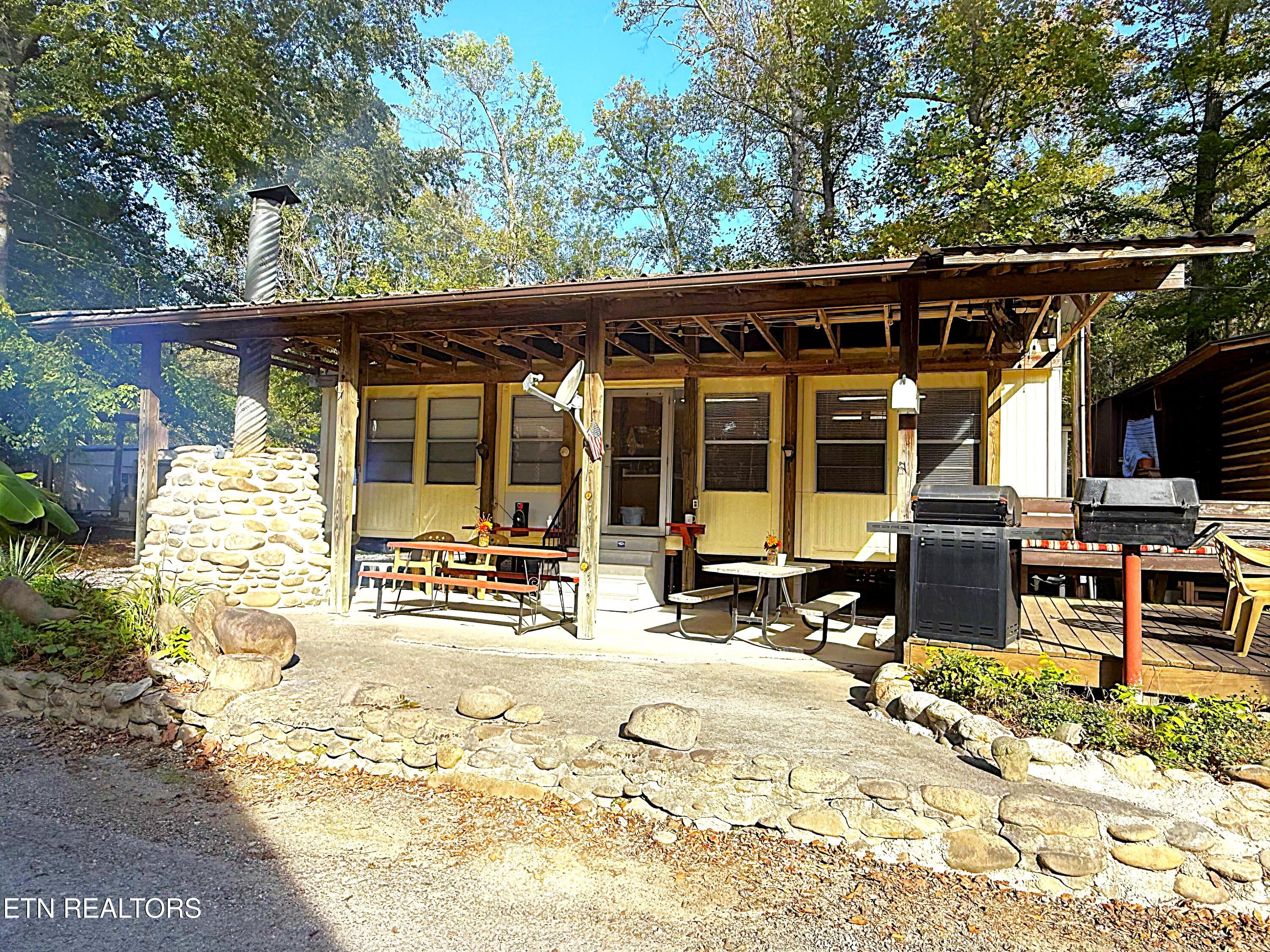 7915 Carnes Road Townsend, TN 37882 - Photo 2 of 20 3