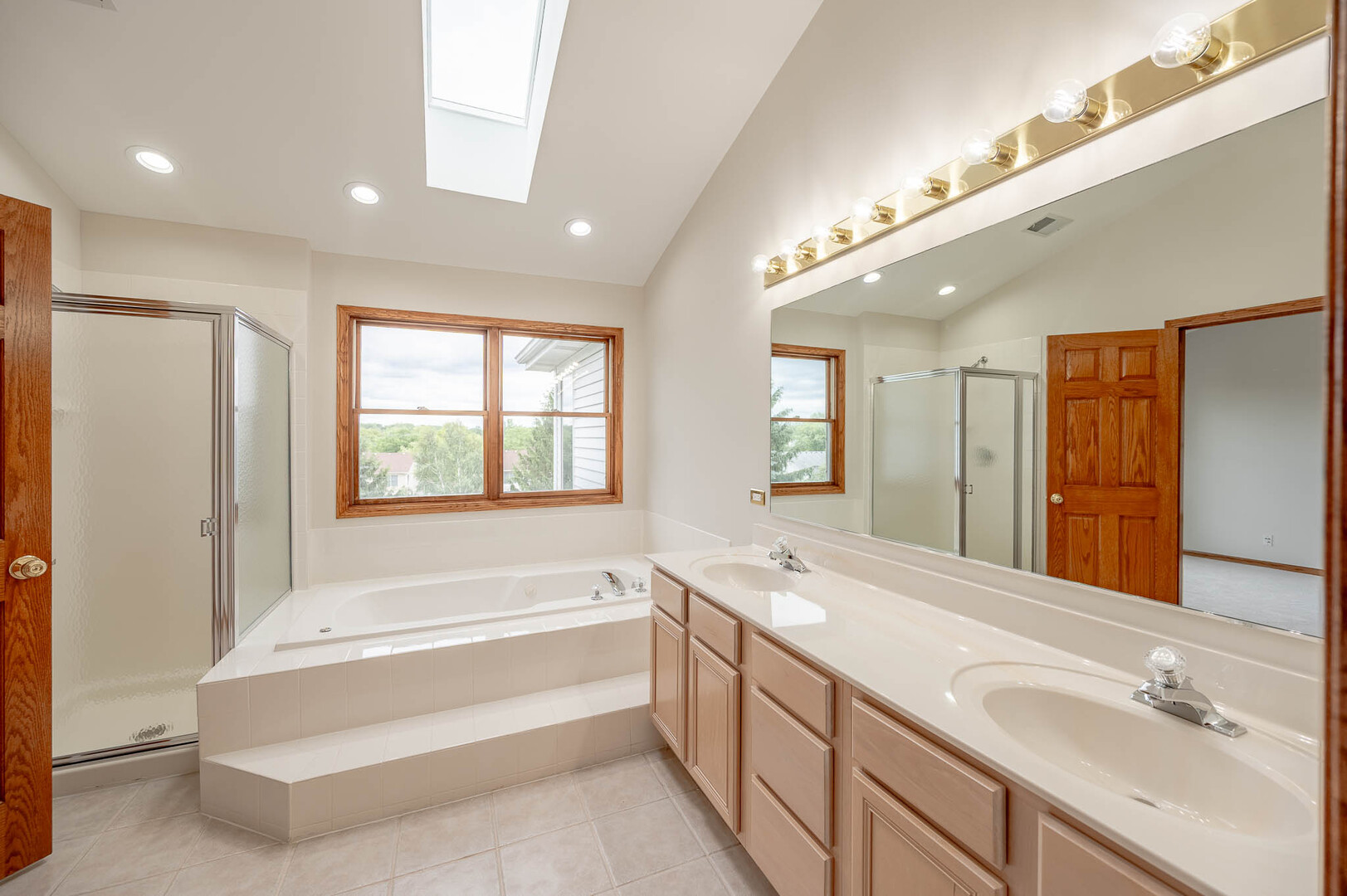 1295 Hunters Ridge West Hoffman Estates, IL 60192 - Photo 21 of 32 Gallery Image 21