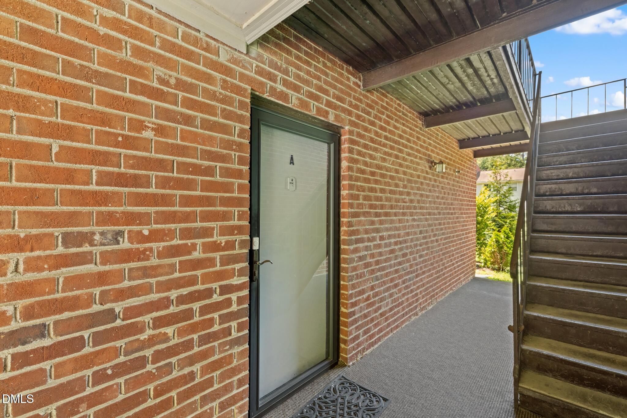 1208 Manassas Street Raleigh, NC 27609 - Photo 2 of 19 02