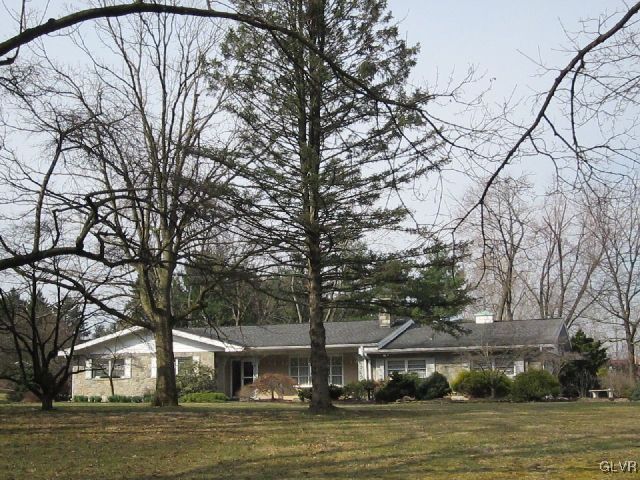 1831 Nottingham Road Allentown, PA 18103 - Photo 1 of 35 Gallery Image 1