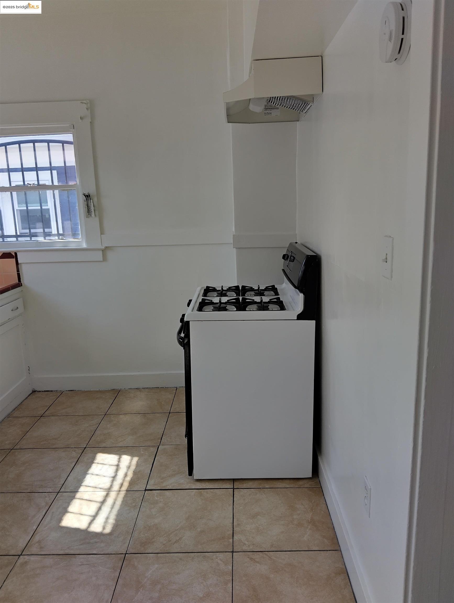 847 East 18th Street Oakland, CA 94606 - Photo 15 of 60