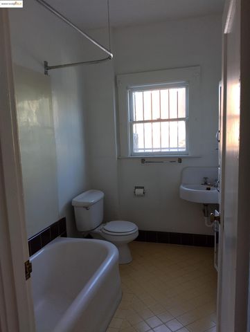 $1,100,000 | 847 East 18th Street, Oakland, CA 94606