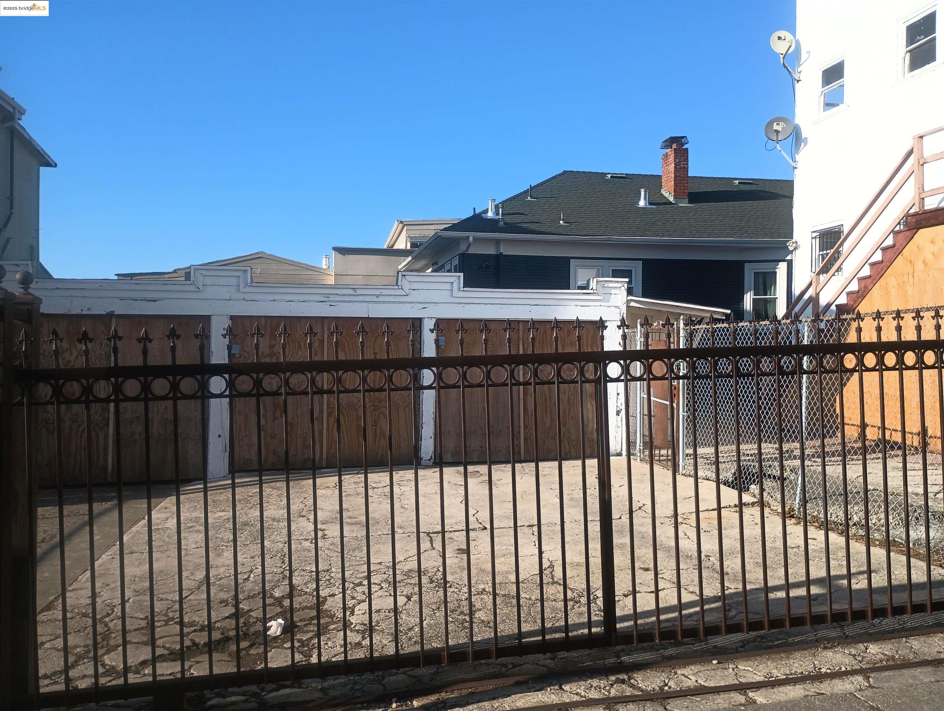 847 East 18th Street Oakland, CA 94606 - Photo 6 of 60