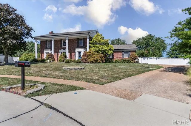 $499,900 | 5868 Hightower Drive, St. Louis, MO 63128