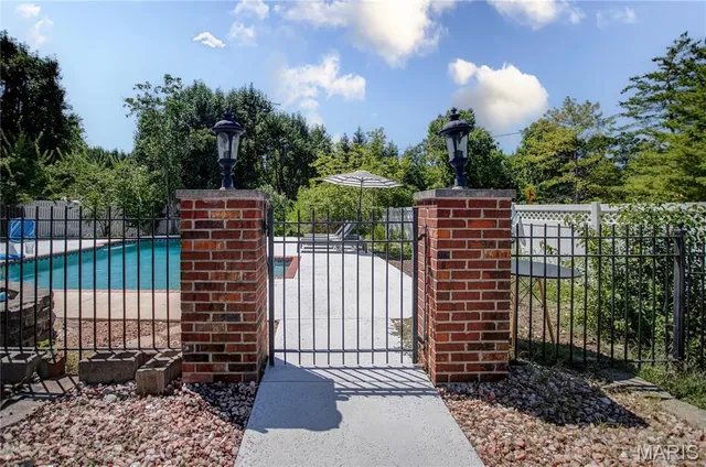 $499,900 | 5868 Hightower Drive, St. Louis, MO 63128