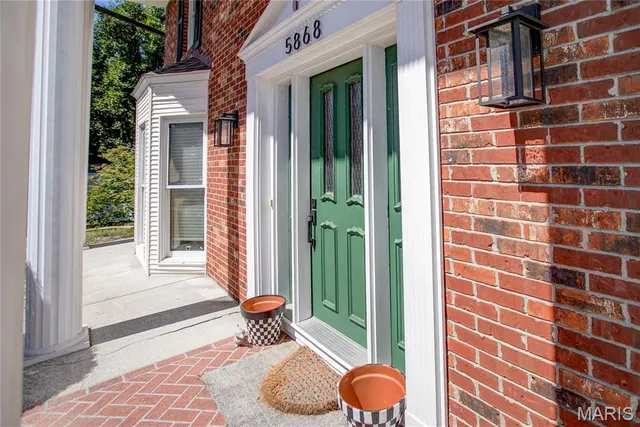 $499,900 | 5868 Hightower Drive, St. Louis, MO 63128
