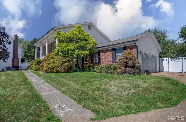 $499,900 | 5868 Hightower Drive, St. Louis, MO 63128