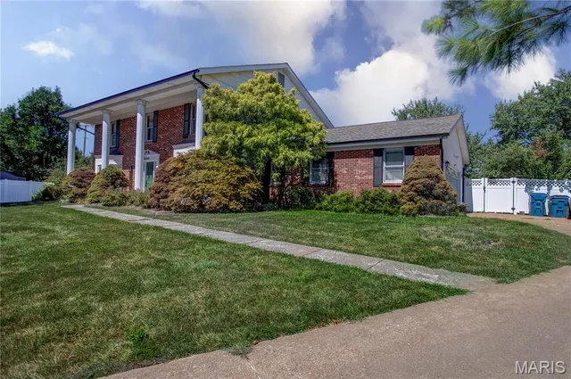 $499,900 | 5868 Hightower Drive, St. Louis, MO 63128