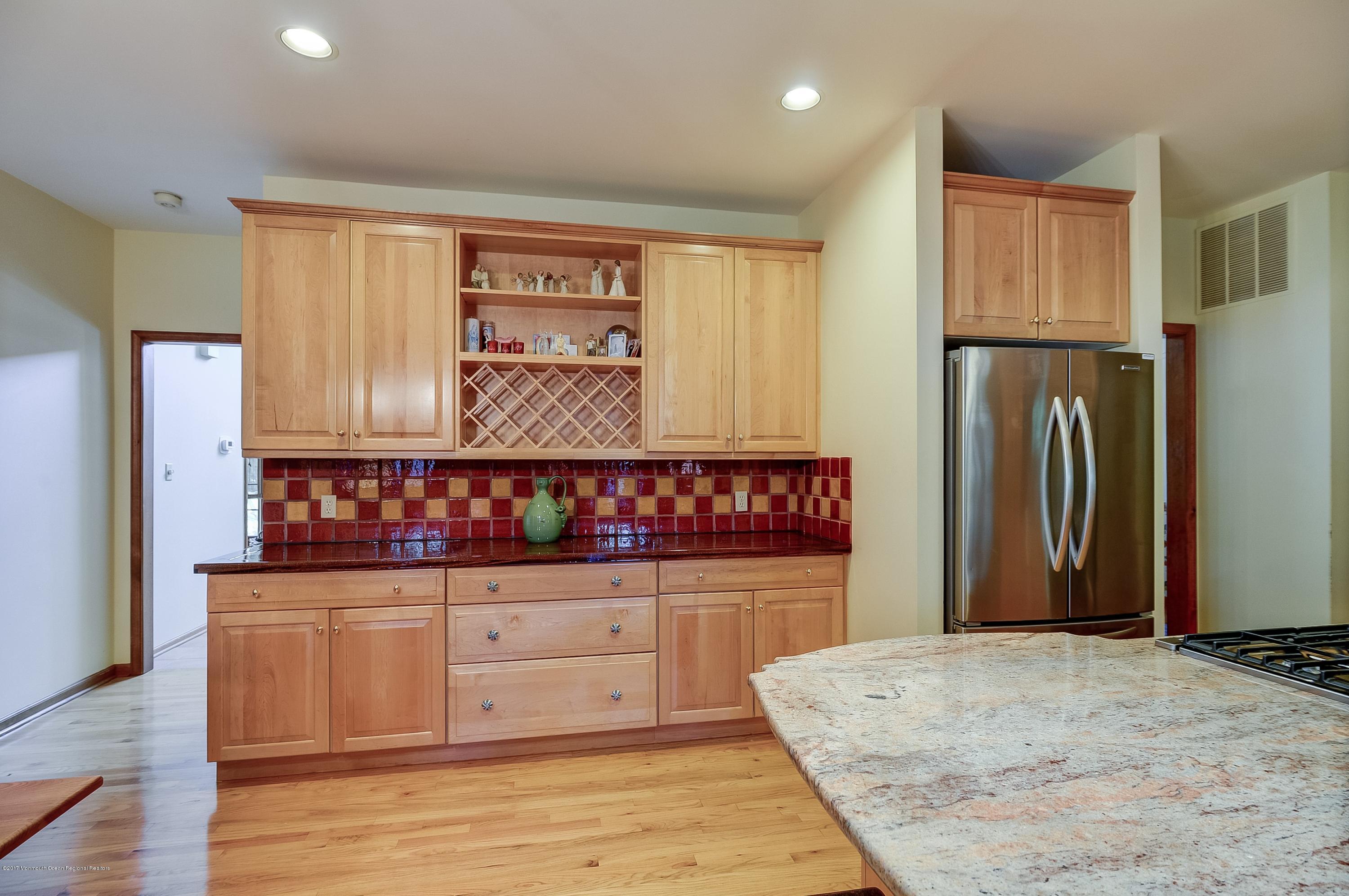 24 Yellow Brook Road Holmdel, NJ 07733 - Photo 11 of 29 Kitchen