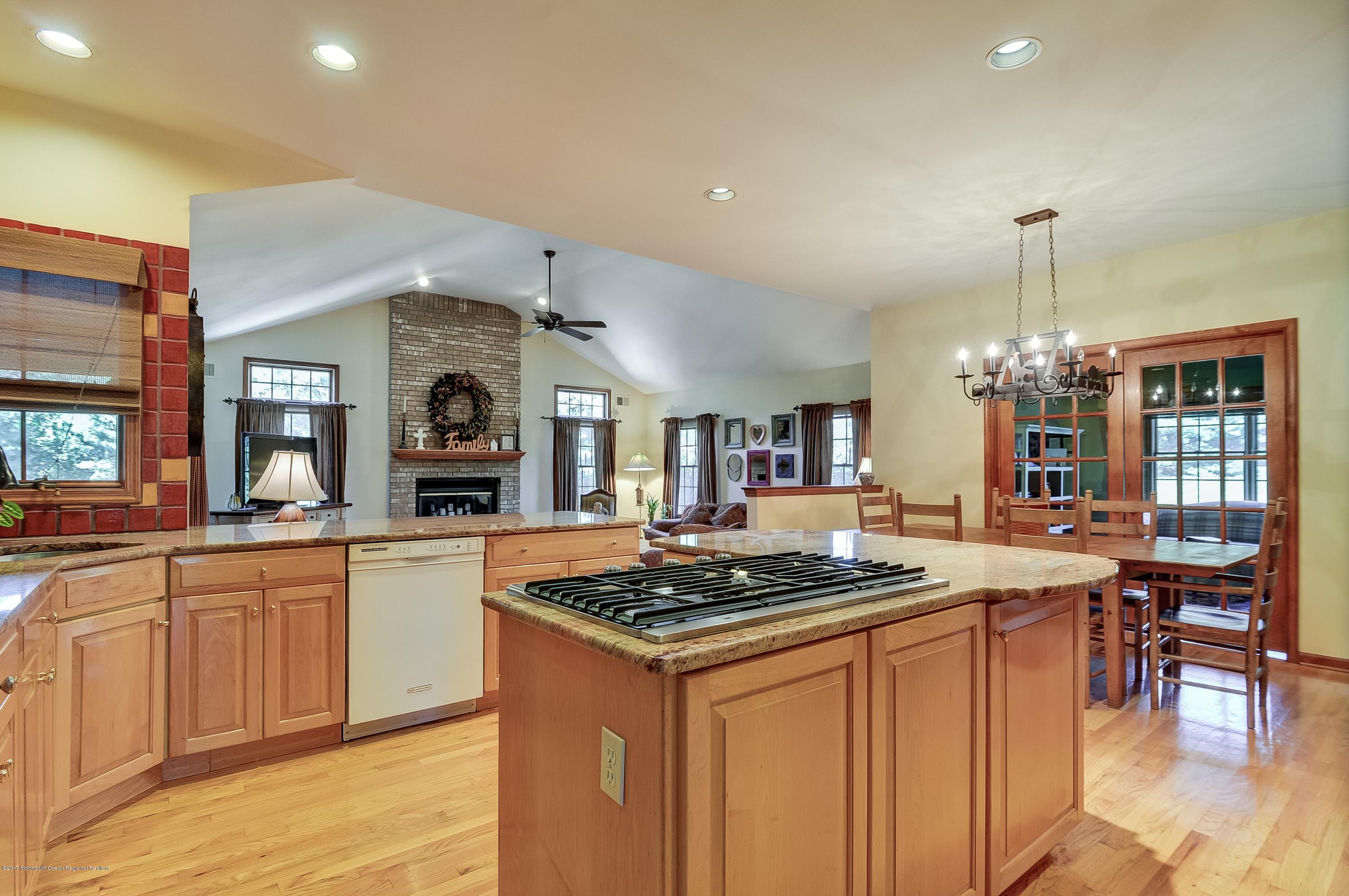 24 Yellow Brook Road Holmdel, NJ 07733 - Photo 9 of 29 Kitchen