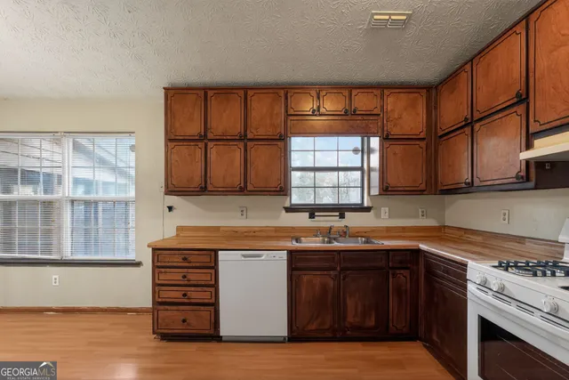 $189,900 | 9224 Sunset Drive, Jonesboro, GA 30238