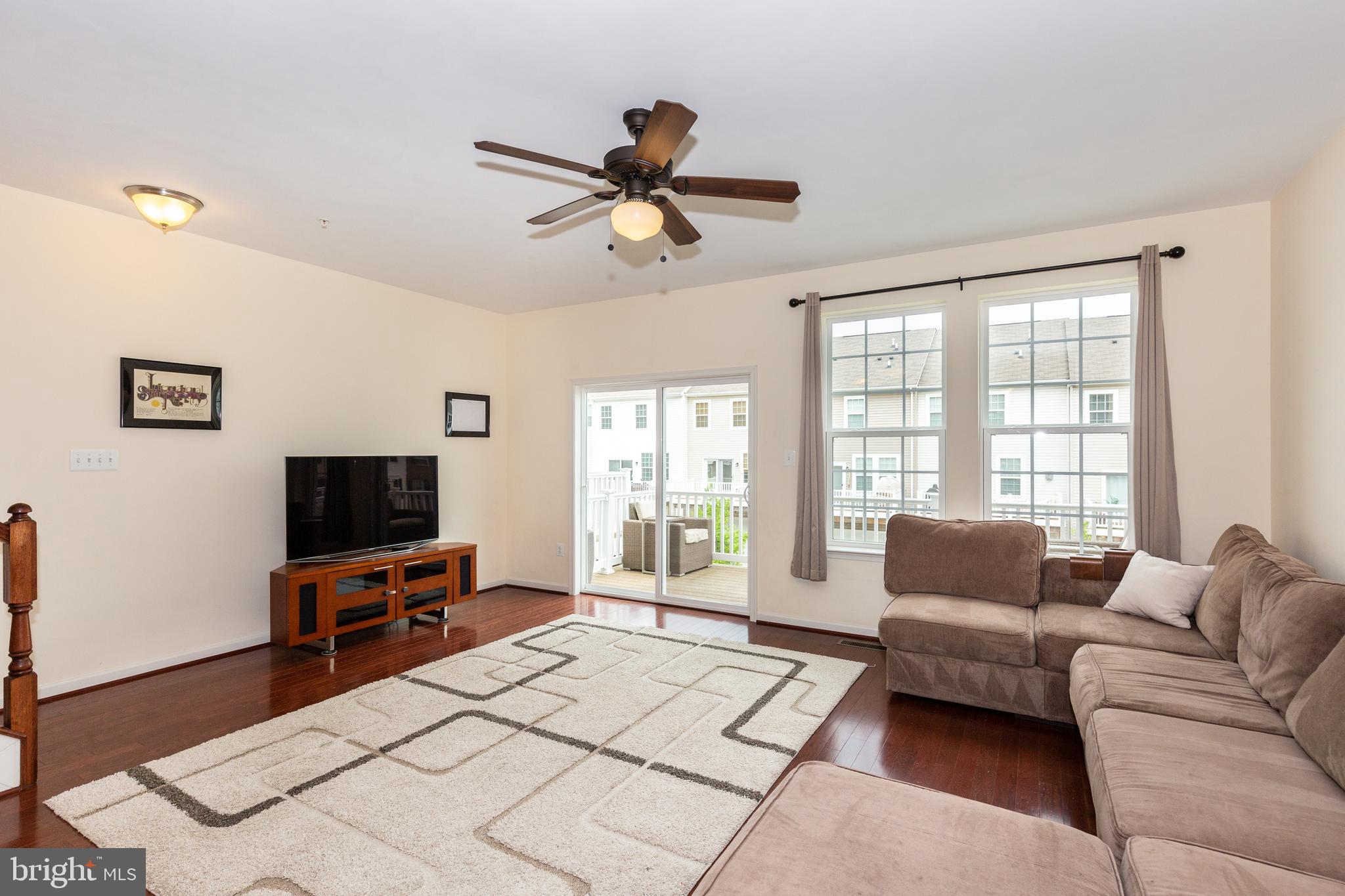 404 Kettle Bottom Road Reisterstown, MD 21136 - Photo 12 of 44 Bright & inviting living room