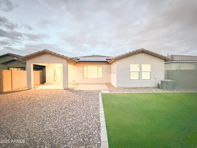 a view of outdoor space yard and balcony