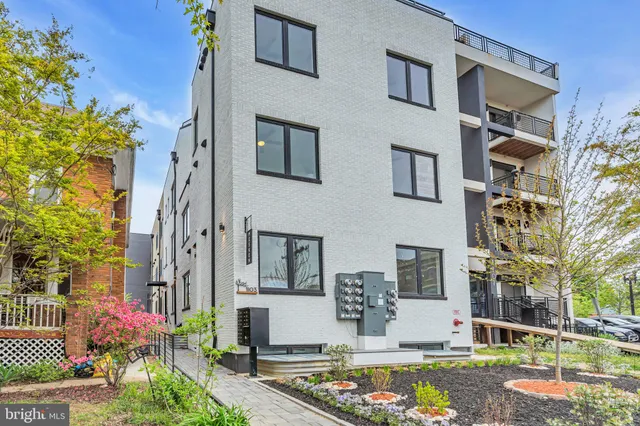 $2,500 | 1103 Fern Street Northwest, Unit 301, Washington, DC 20012