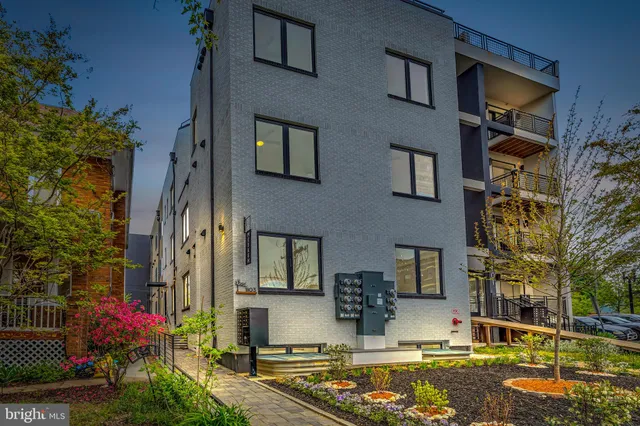 $2,500 | 1103 Fern Street Northwest, Unit 301, Washington, DC 20012