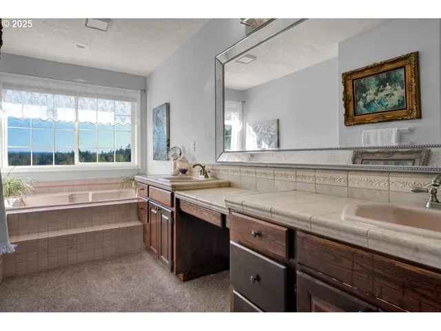 a black and white photo of a living room