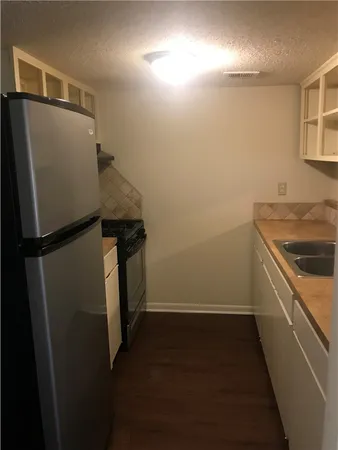 $950 | 4709 Harmon Avenue, Unit 420, Austin, TX 78751
