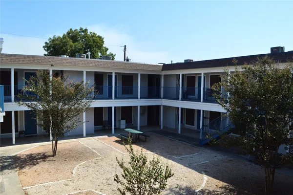 $950 | 4709 Harmon Avenue, Unit 420, Austin, TX 78751