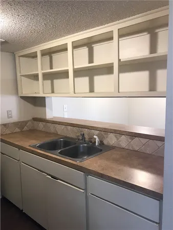 $950 | 4709 Harmon Avenue, Unit 420, Austin, TX 78751