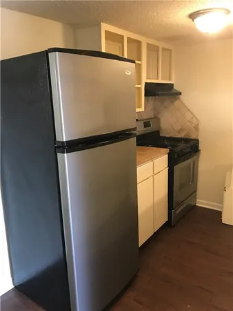 $950 | 4709 Harmon Avenue, Unit 420, Austin, TX 78751