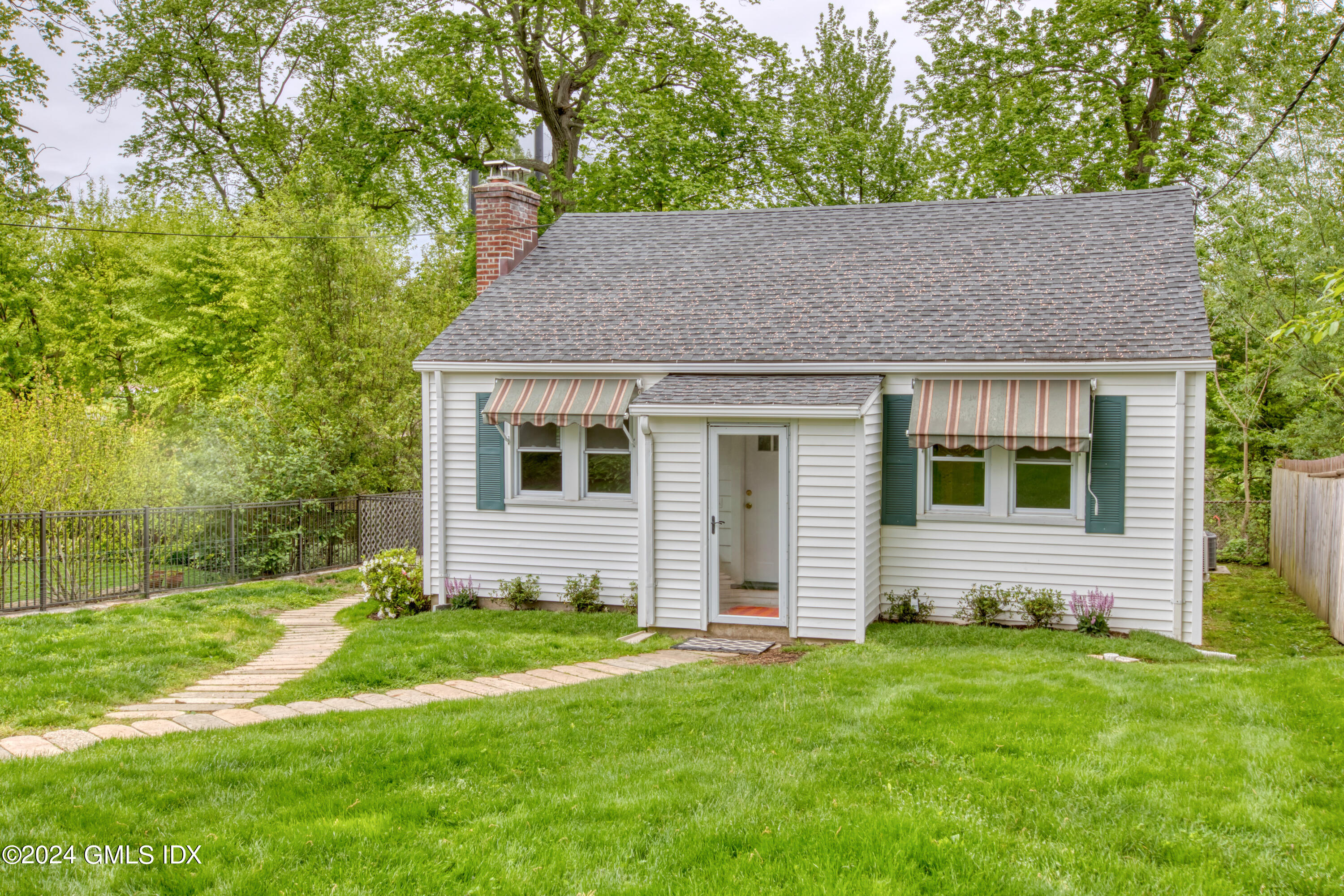 4 R Highview Avenue Old Greenwich, CT 06870 - Photo 18 of 21 a house that is sitting in the grass