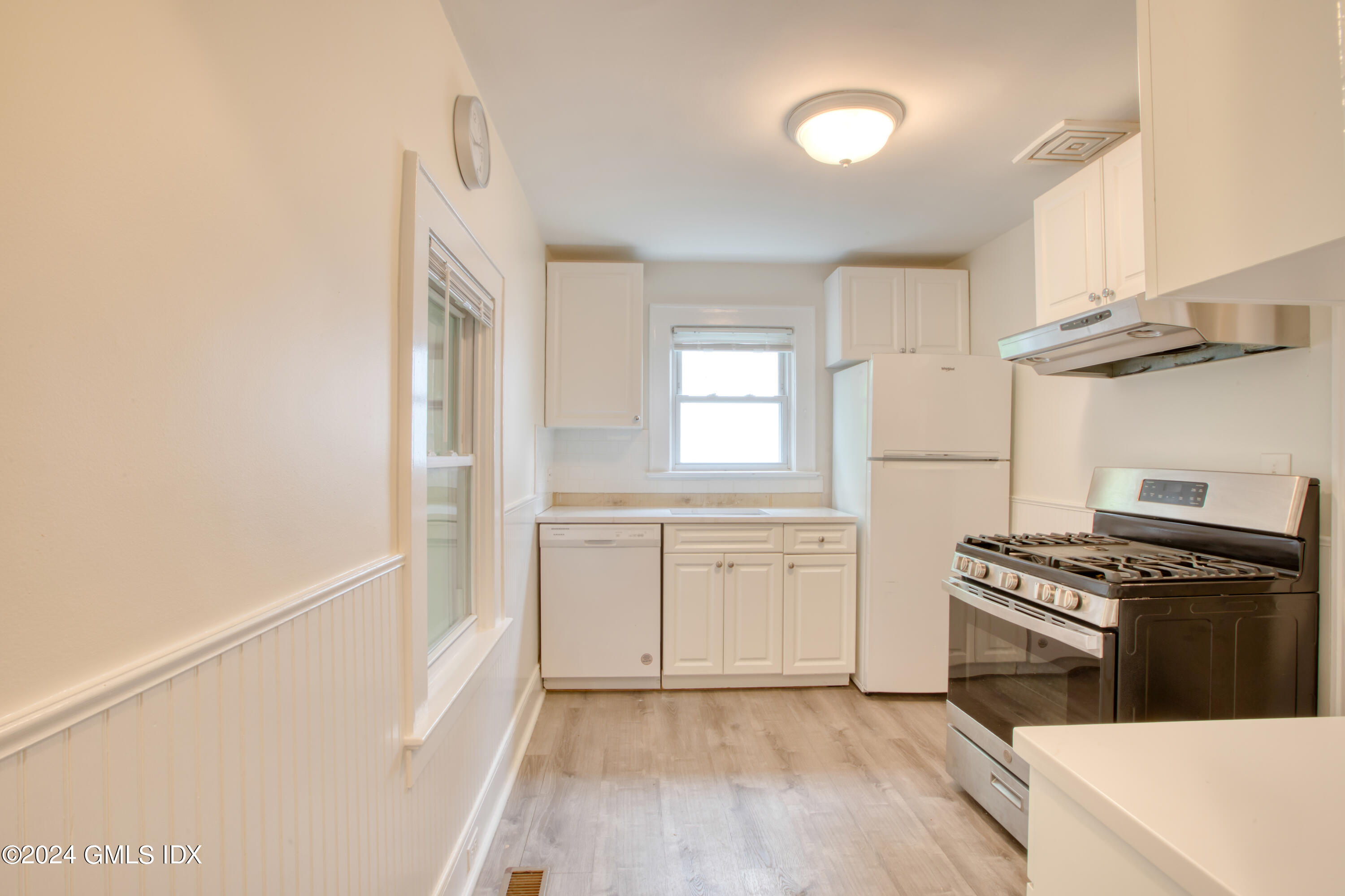 4 R Highview Avenue Old Greenwich, CT 06870 - Photo 9 of 21 a kitchen with granite countertop a stove and a refrigerator