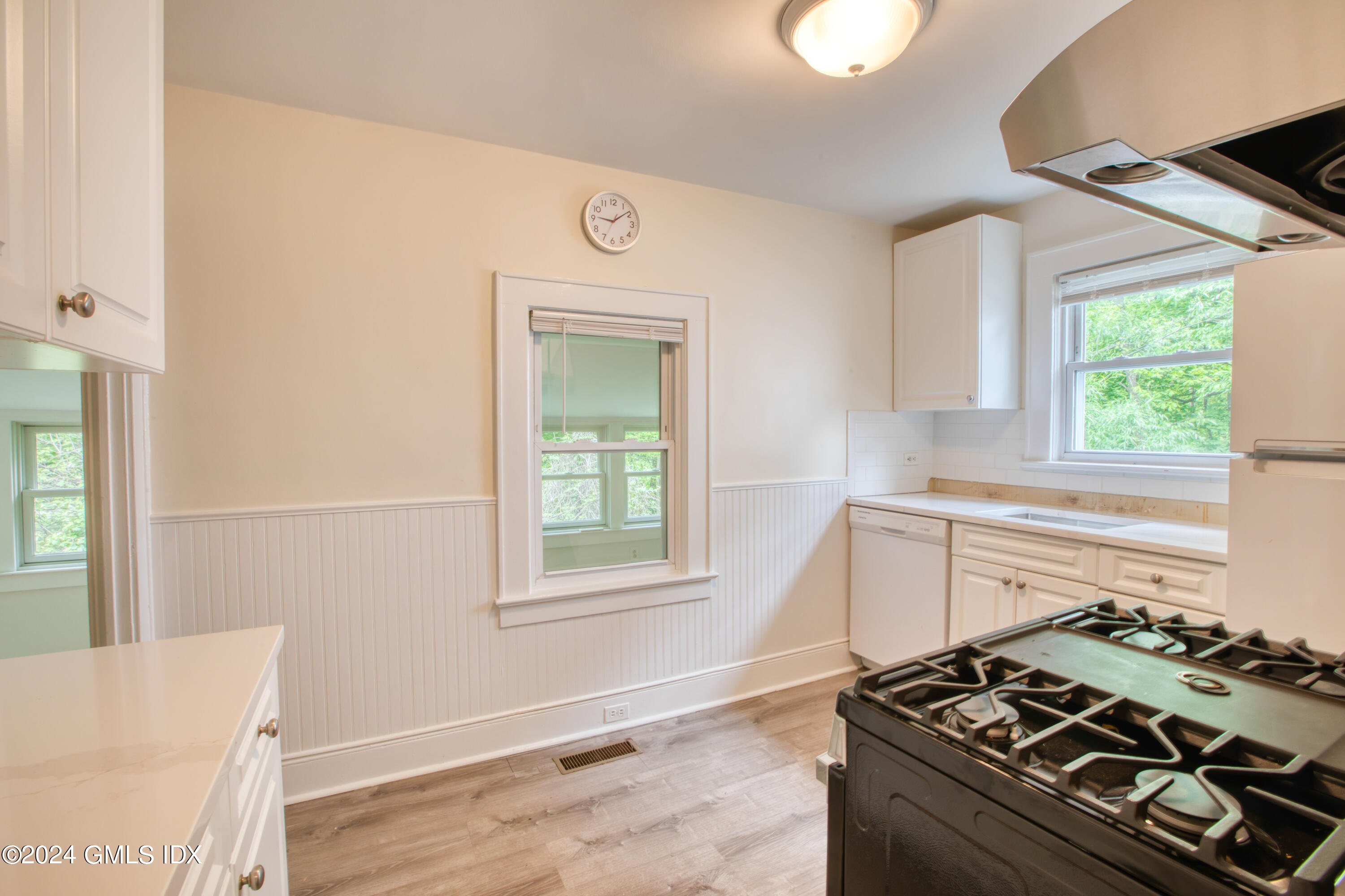 4 R Highview Avenue Old Greenwich, CT 06870 - Photo 10 of 21 a kitchen with a stove and a window