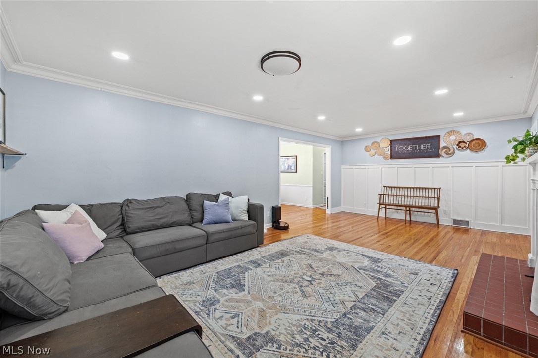 3137 West Edgerton Road Stow, OH 44224 - Photo 7 of 45 Lovely recessed lighting, bright and cheery!