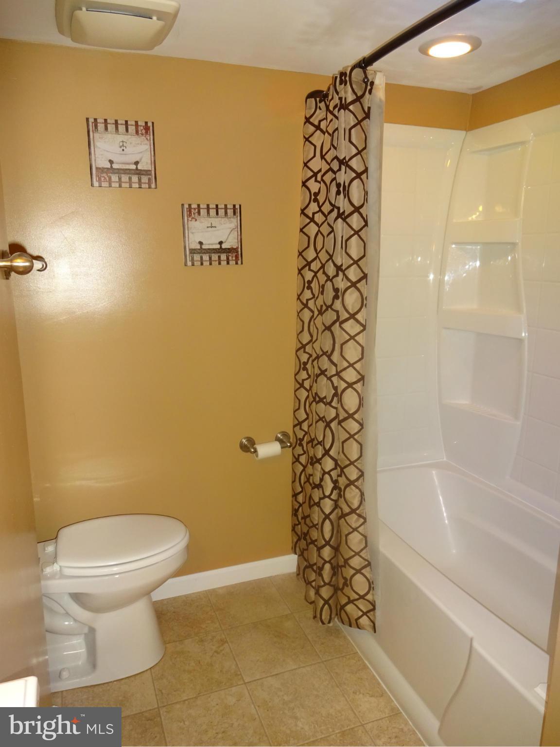 1631 Williams Avenue Baltimore, MD 21221 - Photo 18 of 28 Full Master Bath