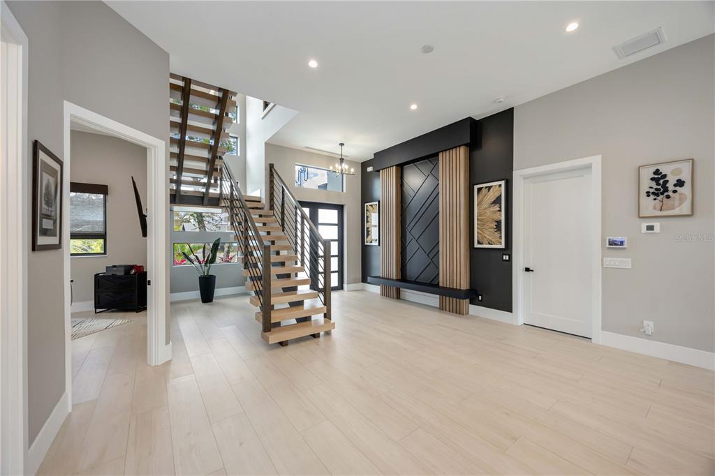 2314 Prospect Street Sarasota, FL 34239 - Photo 2 of 33