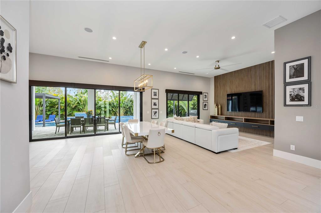 2314 Prospect Street Sarasota, FL 34239 - Photo 3 of 33