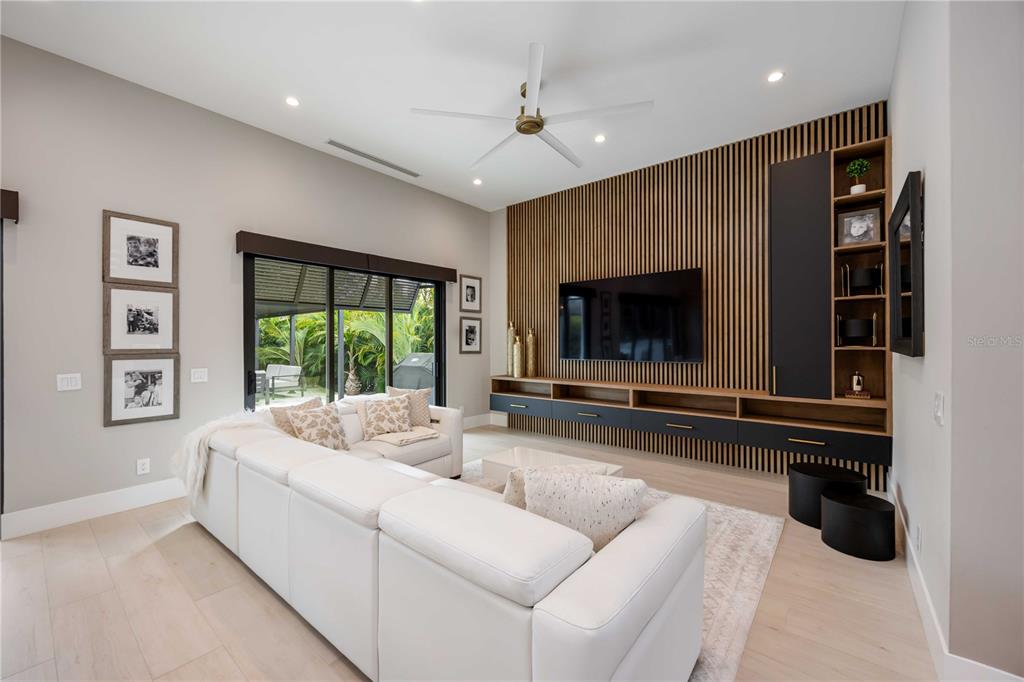 2314 Prospect Street Sarasota, FL 34239 - Photo 4 of 33