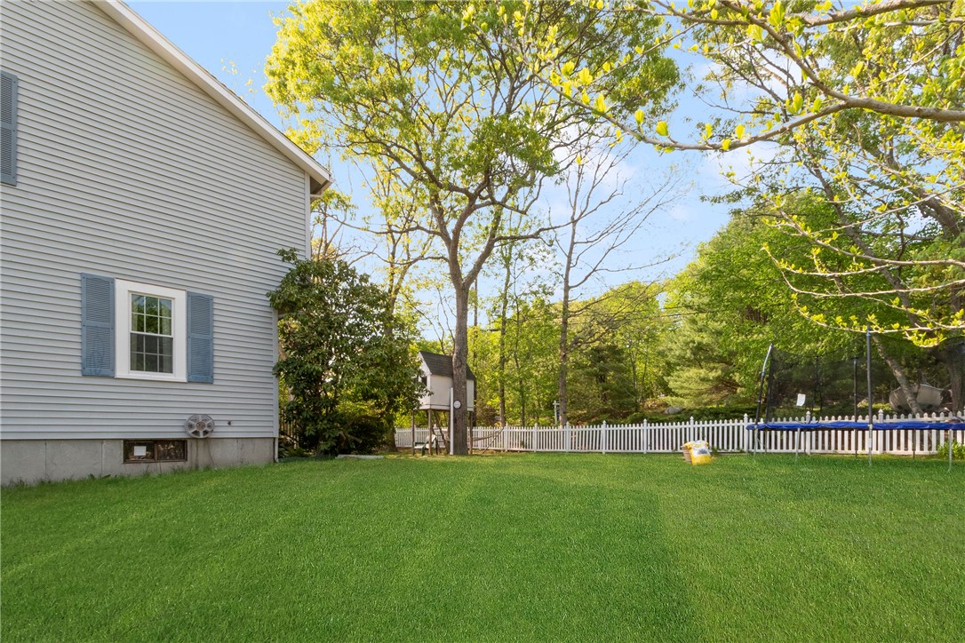 21 Laurel Road Charlestown, RI 02813 - Photo 4 of 43