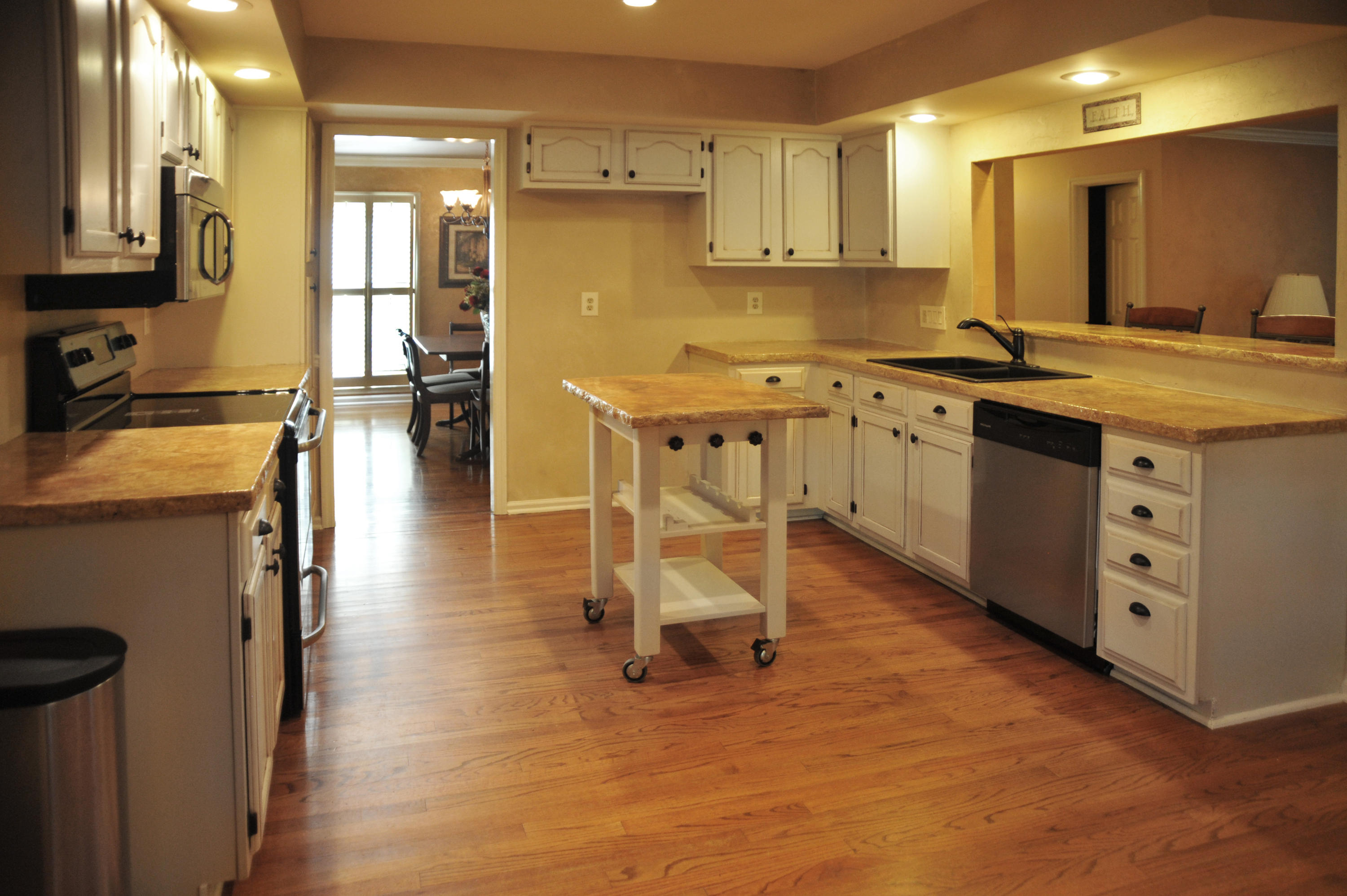 8609 Nubbin Ridge Road Knoxville, TN 37923 - Photo 4 of 19 Kitchen open to family room